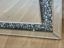 UTSOLGT!Stort eksklusivt speil med sølvkrystaller i Gaya-serien 90x60x4 cm