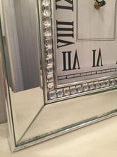 UTSOLGT! Lekker Leeds veggklokke/ bordklokke med speilramme  35x40 cm