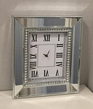 UTSOLGT! Lekker Leeds veggklokke/ bordklokke med speilramme  35x40 cm